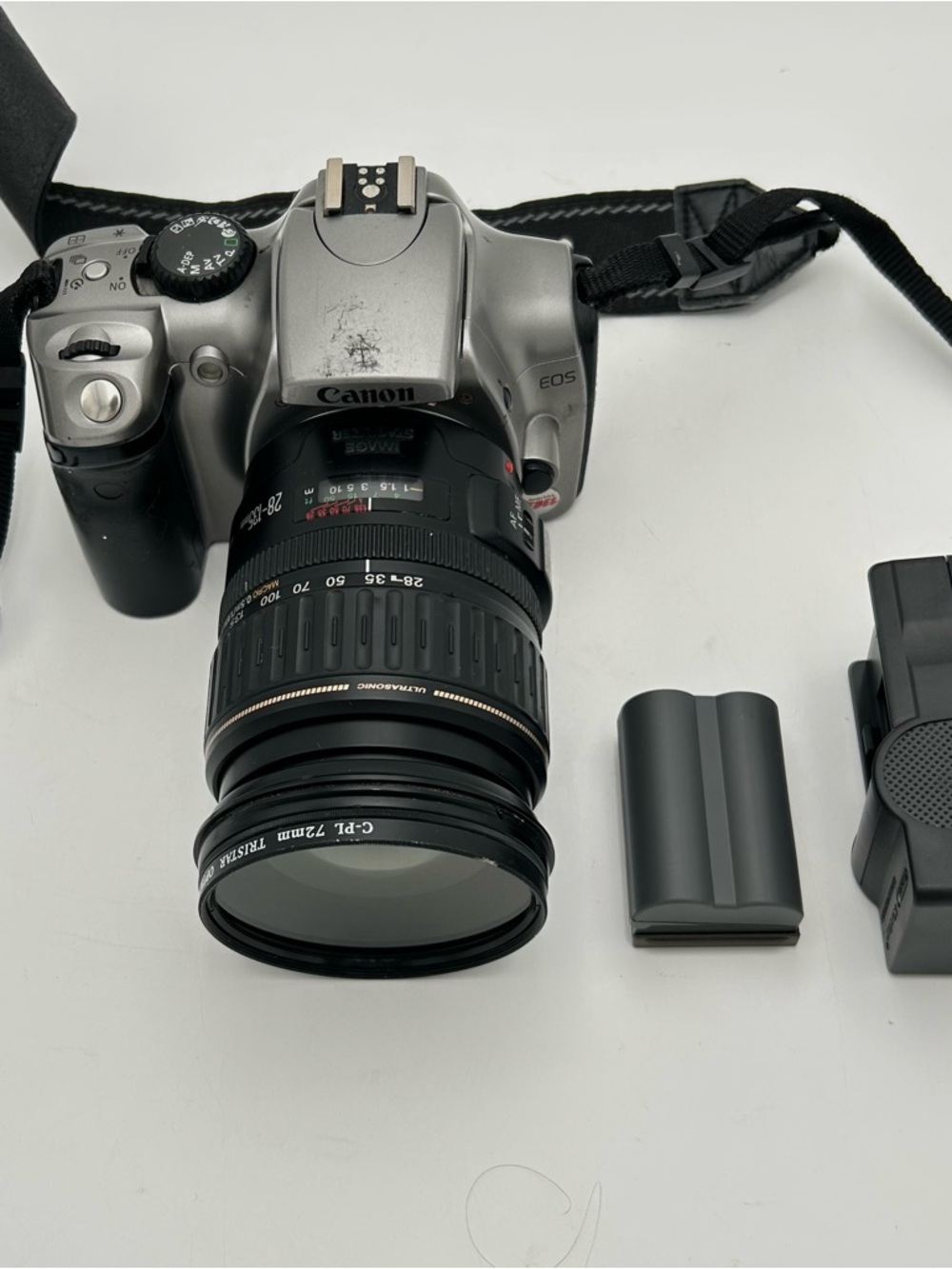 Canon EOS Digital Rebel DS6041 Silver DSLR Camera 28-135mm IS USM Lens & Battery